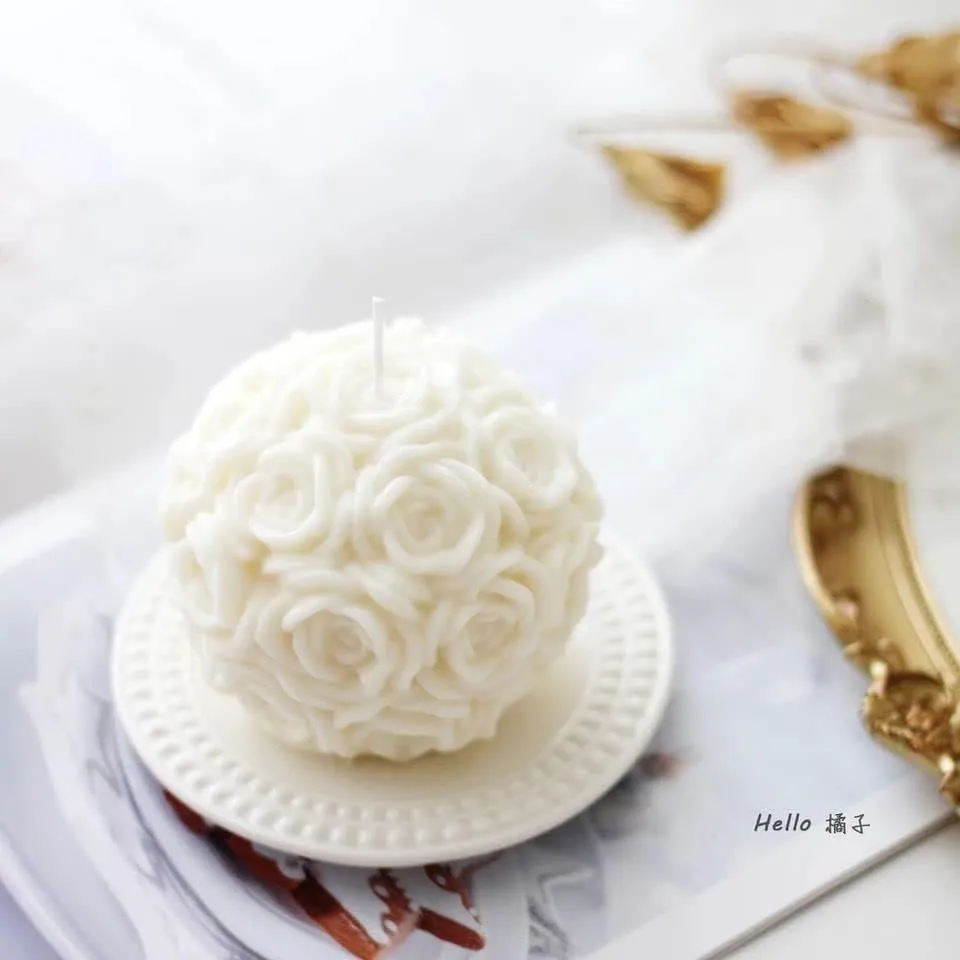 Elegant 3D White Rose Scented Floral Mini Candle - Exquisite Decorative Piece for Ambiance and Gifting