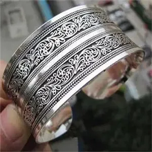 Vintage Elegant Bracelets Women Tibet   Totem Cuff Bracelets Bangles Round Metal Bracelet Jewelry Gift for Women