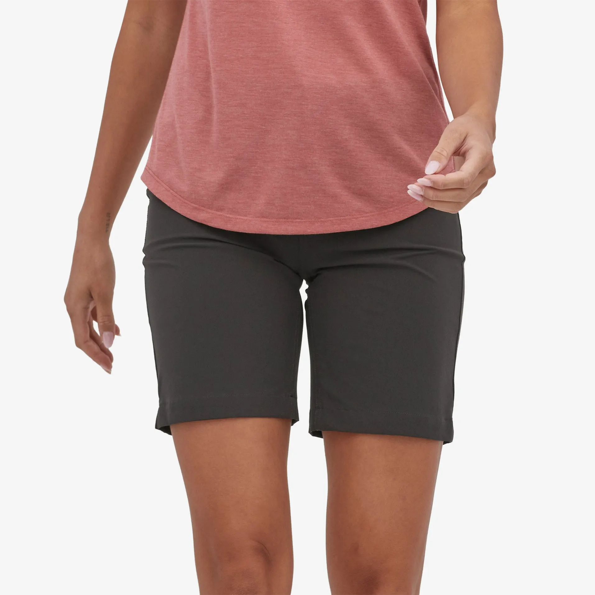 Women's Skyline Traveler Shorts - 8"